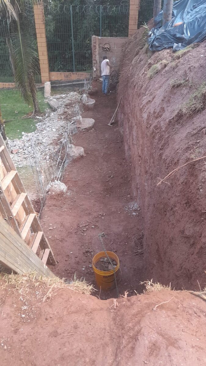 Vala profunda em obra residencial